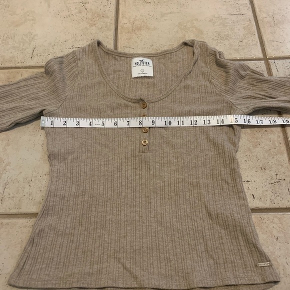 Hollister Ribbed Henley Long Sleeve Top - Size L - Taupe/Tan - Picture 3 of 5